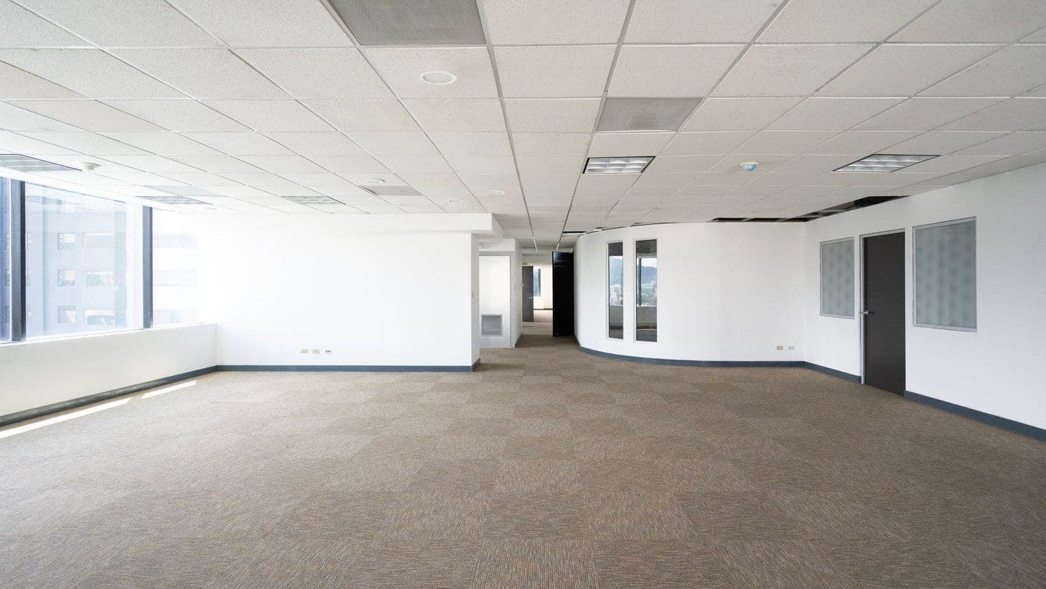 Oficina 242 m2 en Europlaza