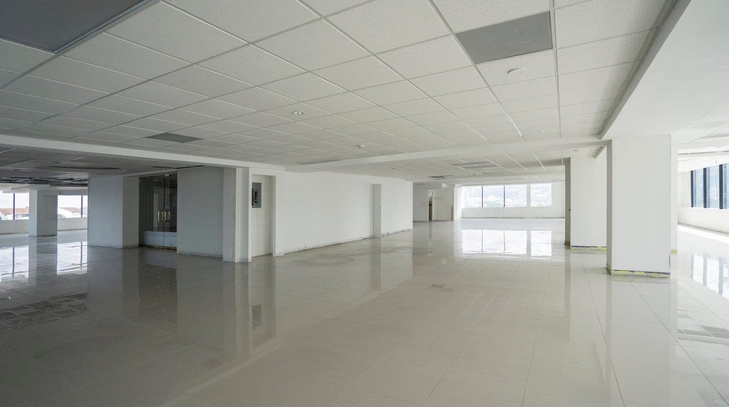 Oficina 955 m2 en Europlaza