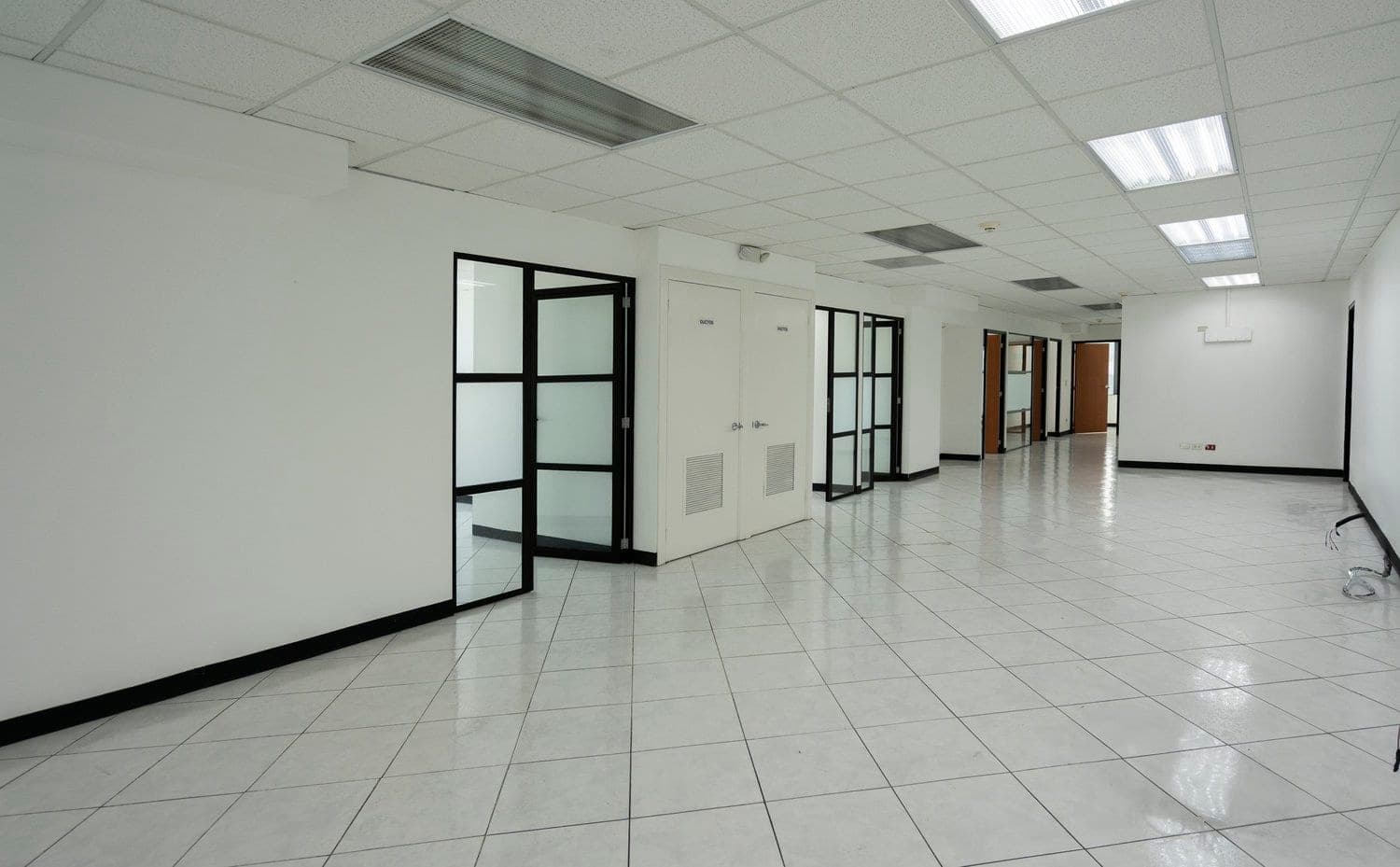 Oficina 955 m2 en Europlaza